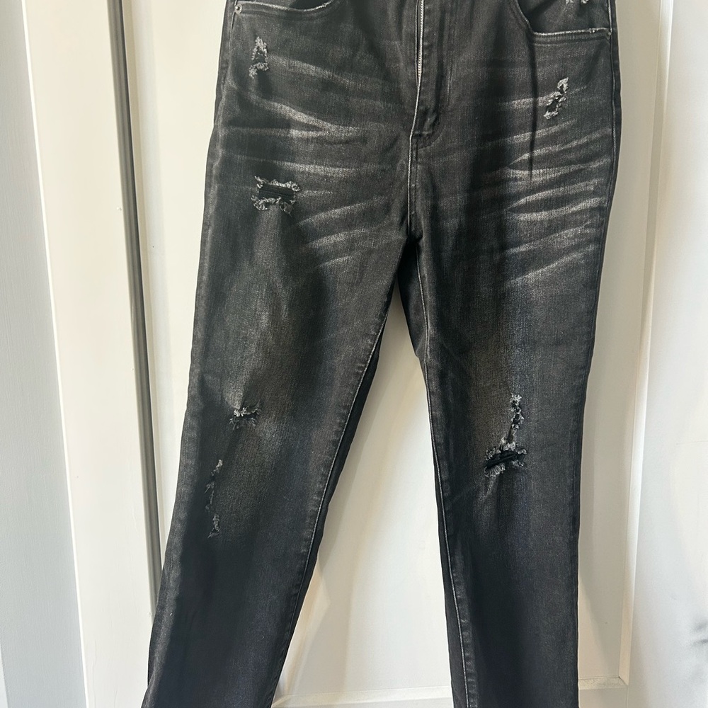 Women’s Risen Straight Leg Distressed Jeans